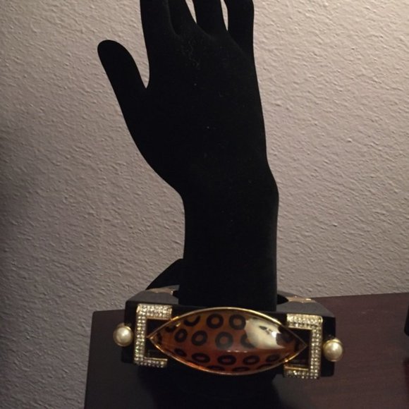 Unique Bracelet (Bangle-Like) - Picture 4 of 4